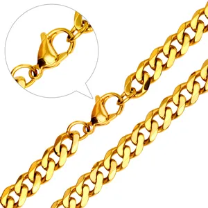 Gedetailleerd macro-overzicht van de karabijnsluiting op een 7 mm gouden schakelketting