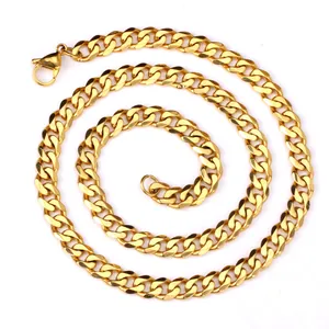 Detailweergave van een 7mm goudvergulde roestvrijstalen schakelketting voor dames en heren