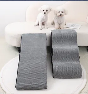 Rampe pour animaux et escalier à 3 marches en mousse grise pour chiens et chats ici.