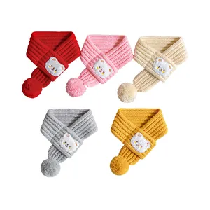 Sciarpa in maglia per animali con toppa a orsetto e pompon in cinque colori