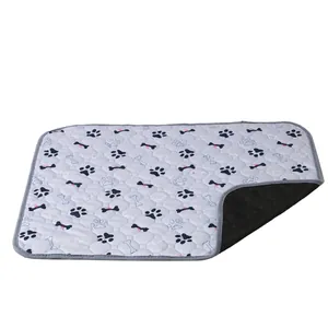 Empapador lavable y reutilizable para mascotas con estampado de huellas de perro