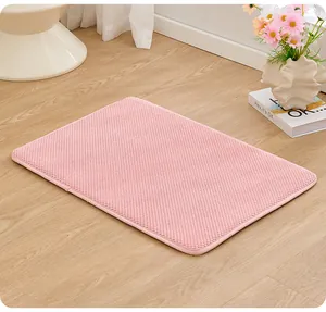 Tapis de couchage rose antidérapant pour animaux dans un salon intérieur moderne