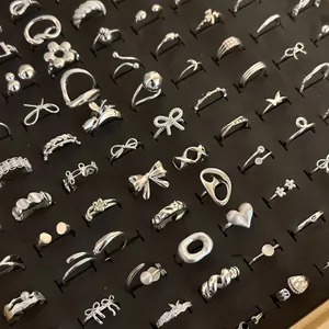 Minimalist Silver Plated Copper Open Rings For Women Niche Design Adjustable Finger Ring Luxury Rhinestone Flower Twist Jewelry