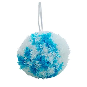Blau-weißer flauschiger Haushaltsreinigungsball mit Aufhängeband, Frontansicht Produktbild.