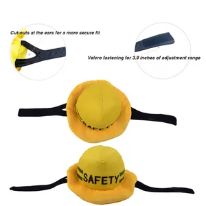 Vue détaillée du casque de chantier pour animaux avec découpes d'oreilles et velcro.