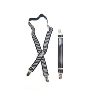 Vue détaillée des bretelles rayées réglables pour animaux avec clips