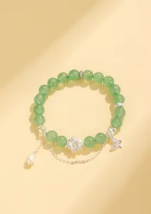 Elegante bracciale di perle verdi con ciondolo a forma di loto in argento e perla d'acqua