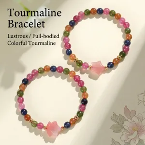 Elegante pulsera de cuentas de turmalina de colores con dijes de hoja de arce y estrella