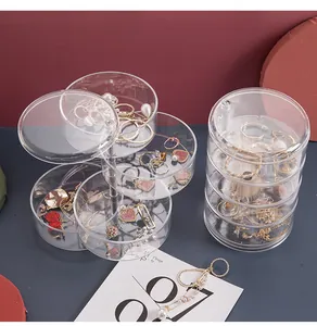Draufsicht auf das 4-lagige rotierende transparente Schmuckkästchen für Ohrringe und Ketten.
