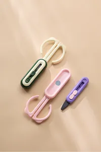 Forbici e taglierino magnetico 2-in-1 compatti in varie tonalità di colori pastello