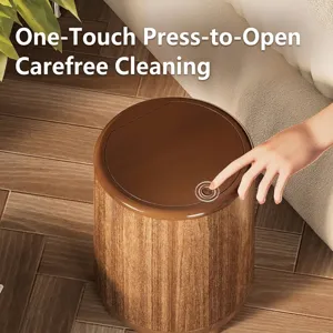 Pattumiera moderna con venature del legno e coperchio a pressione per il soggiorno di casa