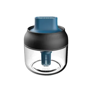 Eleganter Gewürzstreuer aus Glas mit blauem Deckel und integriertem Silikon-Ölpinsel
