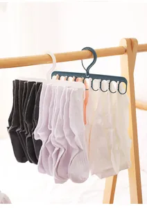 Appendini multifunzionali a nove fori salvaspazio con calze e biancheria intima.