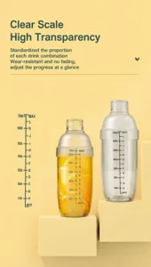 Vue détaillée du shaker transparent avec graduations précises jusqu'à 700 ml