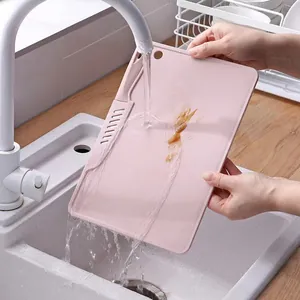 Rosa 2-in-1 Küchenschneidebrett mit integriertem Messer zum einfachen Abspülen