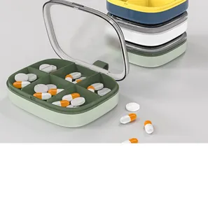 Primer plano de un pastillero portátil de 6 compartimentos con su estructura interna