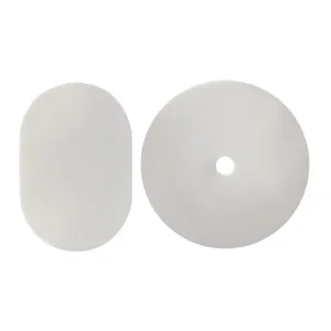 Soporte de pared blanco para regleta de enchufes y organizador de cables para el hogar.