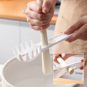 Cuillère à spaghetti blanche multifonction avec doseur de pâtes pour cuisine