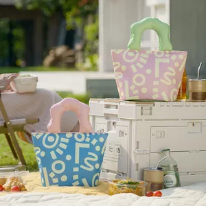 Niedliche wasserfeste Lunchtasche mit gewellten Griffen für Picknicks im Freien