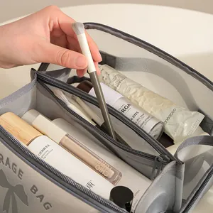 Sac à cosmétiques en maille grise de grande capacité avec design étanche pour voyage