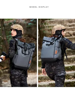 Großer grauer Roll-Top-Rucksack, getragen von einem Modell im taktischen Outdoor-Stil
