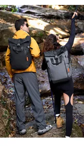 Robuster Roll-Top-Rucksack mit großem Fassungsvermögen für Outdoor-Wandern und Reisen