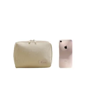 Neceser de viaje ecológico beige de gran capacidad con diseño de doble cremallera