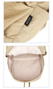 Gros plan sur la texture du sac à dos en nylon et la doublure du compartiment ouvert