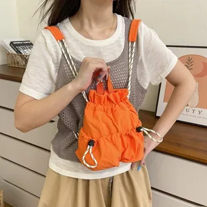 Wasserdichter orangefarbener Nylon-Rucksack mit Kordelzug für Reisen und Freizeit