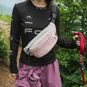 Wasserdichte zweifarbige pinke und graue Wandertasche für Outdoor-Sport und Radfahren.