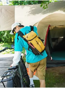 Mochila deportiva amarilla impermeable ideal para ciclismo y camping en el exterior