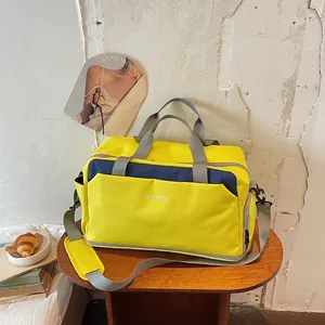 Sac de sport jaune grande capacité avec compartiment humide pour voyage et fitness