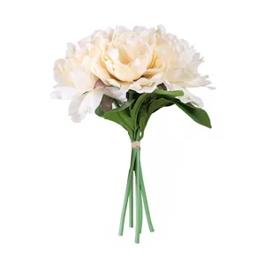 Elegante ramo de 5 peonías artificiales crema para decoración de bodas