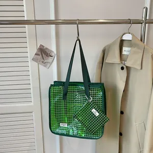 Borsa tote trasparente in PVC verde con griglia bianca e pochette coordinata inclusa