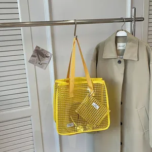 Borsa tote alla moda in rete di PVC gialla da donna con piccola pochette coordinata
