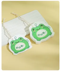 Detailansicht eines niedlichen Frosch-Druckschwamms aus Zellstoff für den Abwasch in der Küche