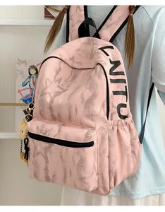 Nahaufnahme des pinkfarbenen Marmor-Rucksacks mit UNITU-Schriftzug für Schüler.