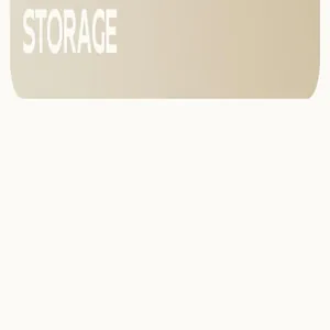 Primer plano de un gancho adhesivo beige minimalista con el texto STORAGE impreso en blanco