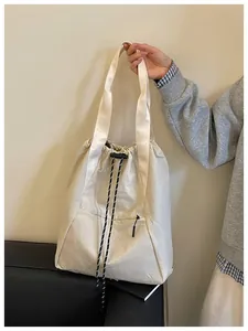 Sac cabas léger blanc cassé avec cordon de serrage et grande capacité