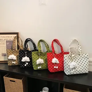 Polka-Dot Canvas Tragetasche mit süßen Wolkenanhängern in verschiedenen Farben