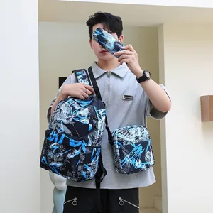 Set zaino graffiti blu di tendenza per uomo con borsa a tracolla e astuccio abbinati