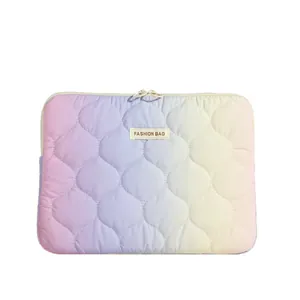 Housse d'ordinateur matelassée dégradé pastel avec étiquette mode pour tablettes et PC