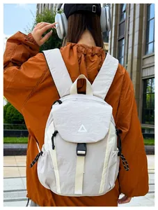 Stijlvolle lichtgewicht beige waterafstotende outdoor wandelrugzak voor dames