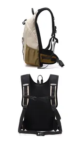 Vue détaillée du côté et de l'arrière d'un sac à dos de randonnée léger et rembourré.