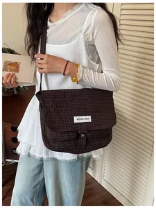Borsa a tracolla retrò in tela a scacchi per studenti, ampia capacità e stile casual
