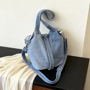 Sac seau en denim décontracté pour femme avec bandoulière réglable et poignée