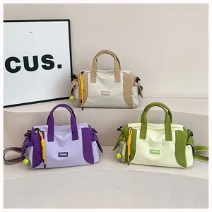 Modische sportliche Damen-Kissentasche und Crossbody-Sporttasche in kräftigen Farben