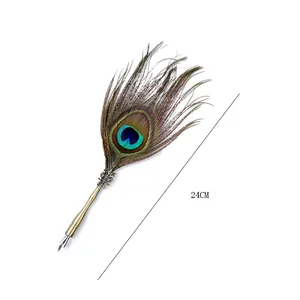 Elegante pluma de pavo real vintage de 24 cm con un mango de metal bronce muy adornado