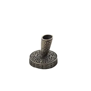 Soporte para pluma vintage de estilo europeo inclinado en bronce con tallas florales