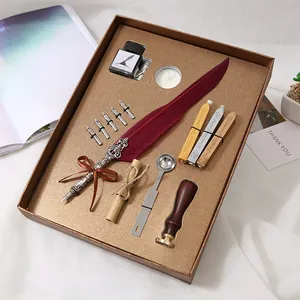 Elegante set regalo con penna piuma rossa inchiostro e sigillo in cera con pennini